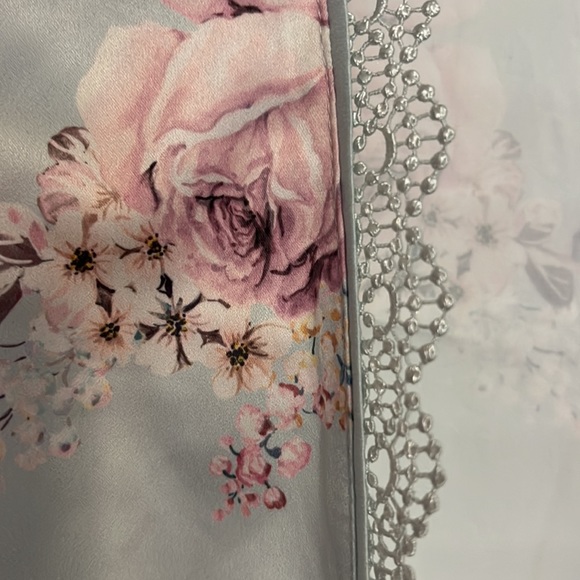 Le Rose Robe - Picture 4 of 5